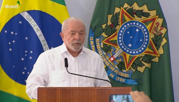 Lula sanciona reajuste de 9% para servidores e diz que governo 'vai ter que fazer' concursos para diversas carreiras