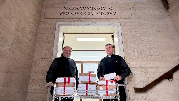 Processo de beatificação de Dom Inocêncio López Santamaria chega ao Vaticano