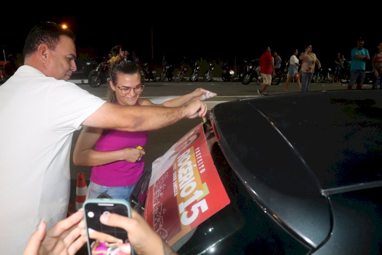 Adesivaço de Rogério reuniu centenas de veículos na Avenida José de Castro