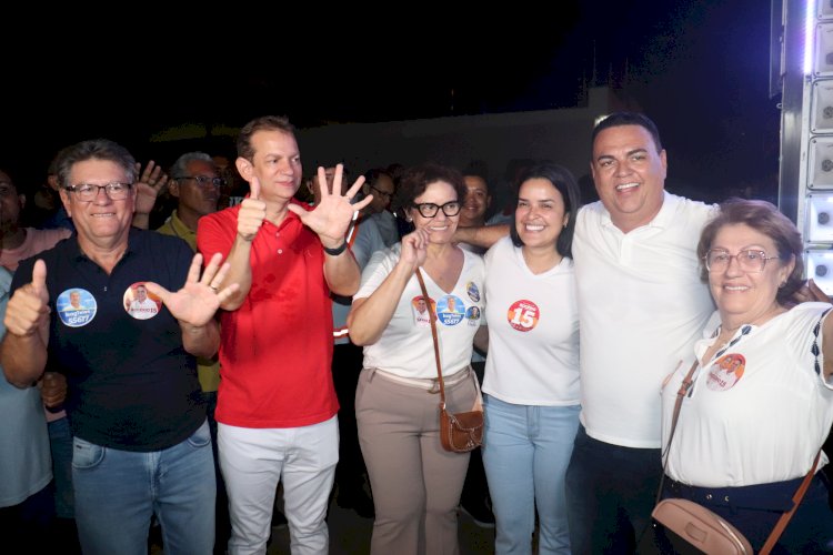 Caminhada no bairro Santa Luzia, Rogério Castro e Rosa Amélia reúnem multidão jamais vista em um ato político