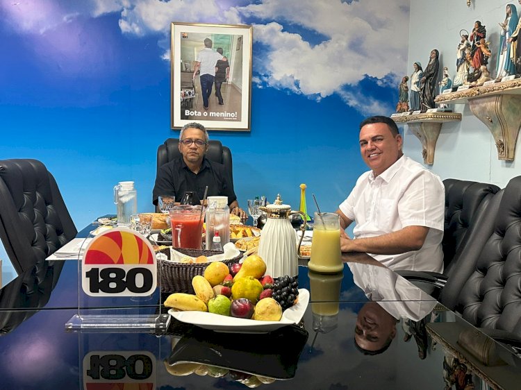 Helder Eugênio recebe Rogério Castro, pré-candidato a prefeito de São Raimundo Nonato