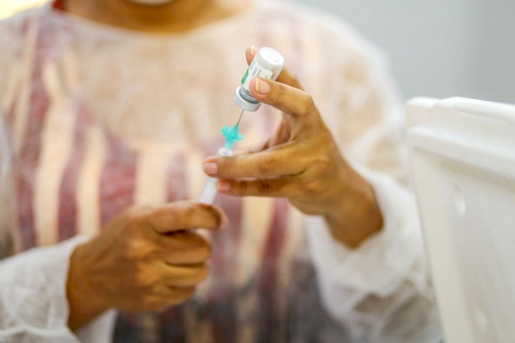 Piauí recebe 25 mil doses da vacina atualizada contra a Covid-19
