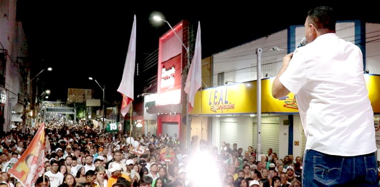 Comício de encerramento da campanha de Rogério reúne milhares de pessoas na Av. João Menezes