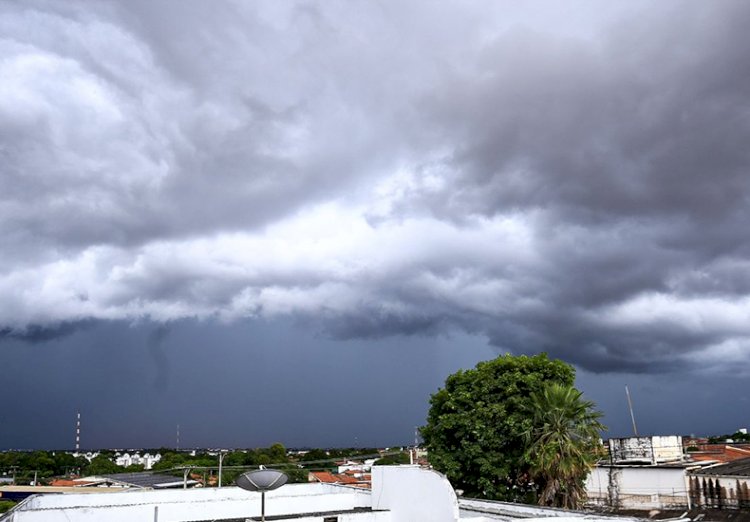 Chuva de 62mm registrada em São Raimundo Nonato durante a noite deste domingo